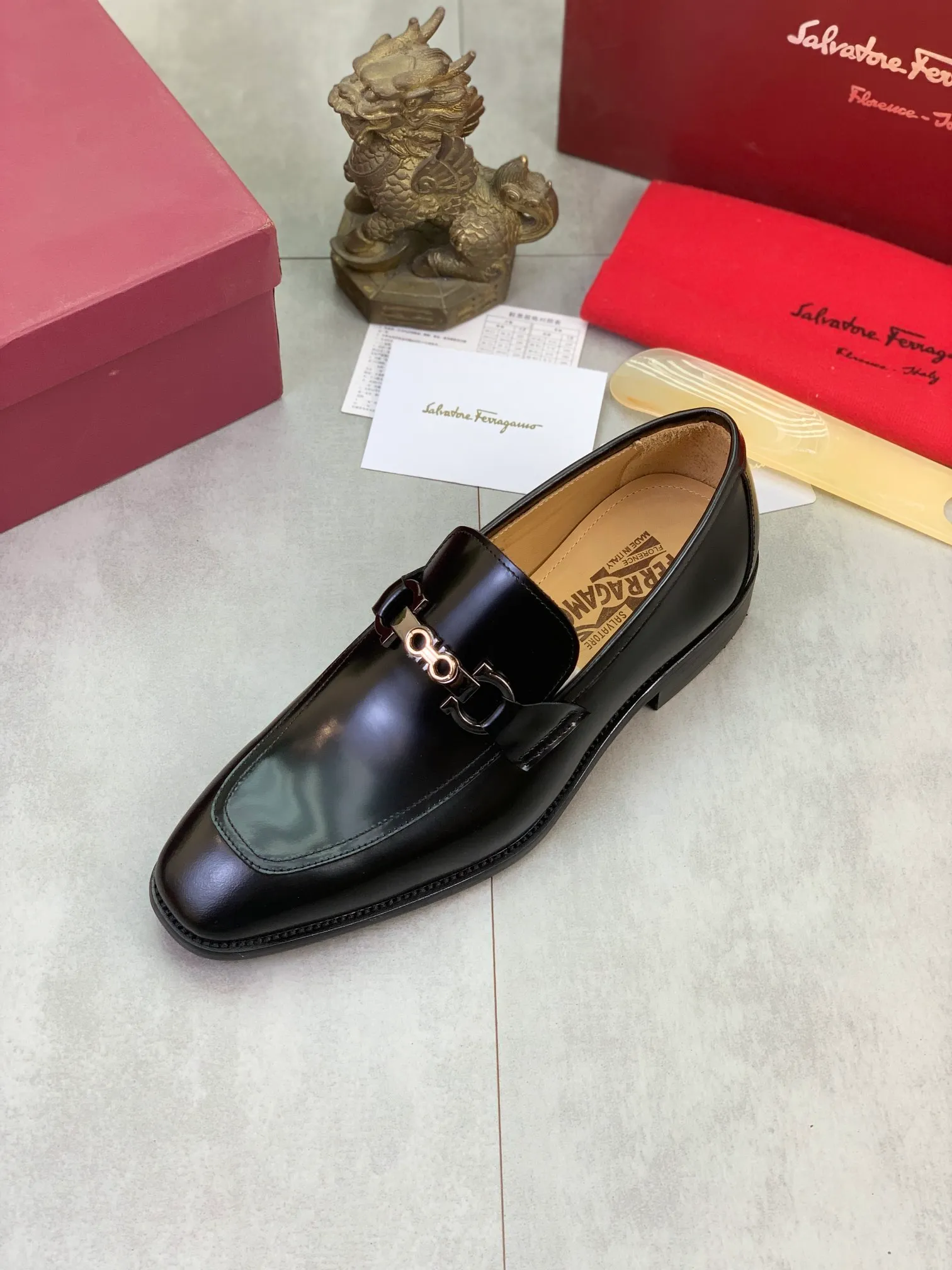 Men's Men's Shoes 💰P460💰[New Style] Water-dyed Niuli 🆘[Salvatore Ferragamo] Ferragamo's latest casual business leather shoes for men! Available at counters simultaneously! The fabric is made of specially imported original open-edge beaded calfskin, and the interior is made of imported water-dyed cowhide. It is absolutely luxurious and leads the fashion trend. Matching code: 38-47 black and burgundy optional